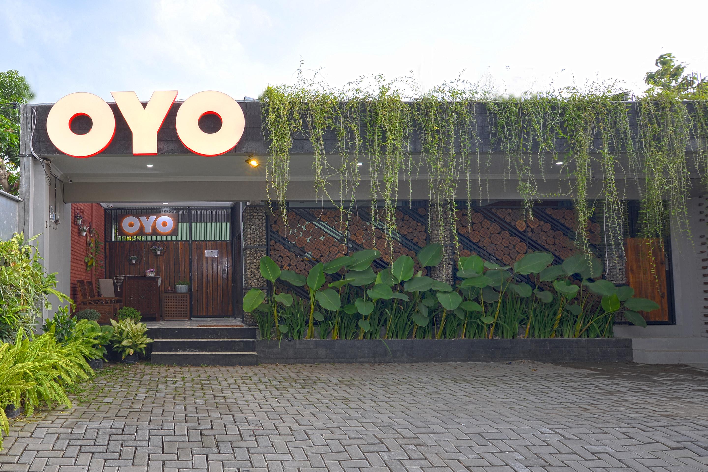 Oyo 583 Puri Gejayan Asri Syariah Hotel Jogjacarta Exterior foto